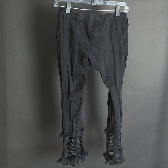 Festival Lace Ruffled Leggings - Picture 4 of 6